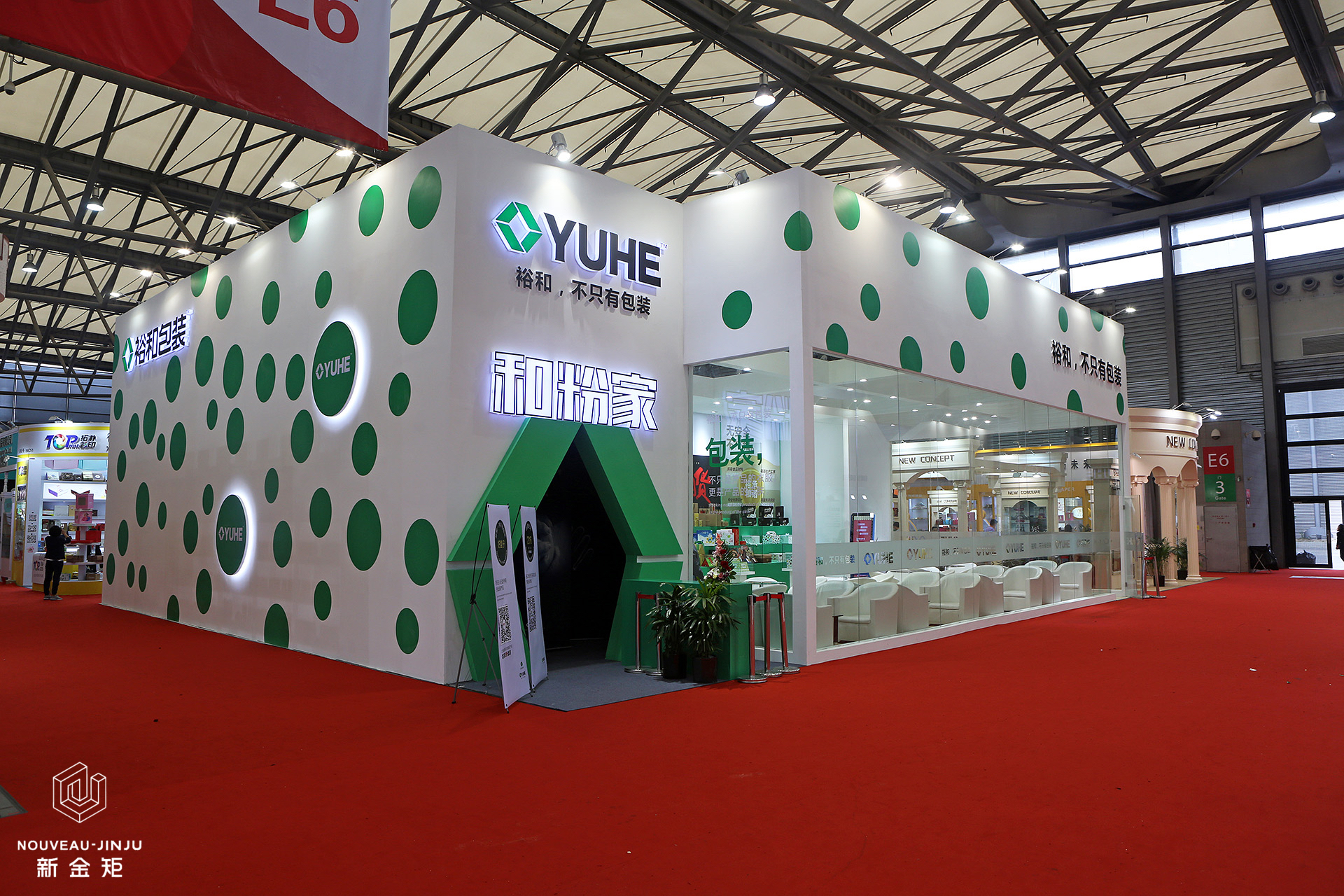 驚艷全場(chǎng)！這個(gè)展位堪稱藝術(shù)與企業(yè)的完美結(jié)合！