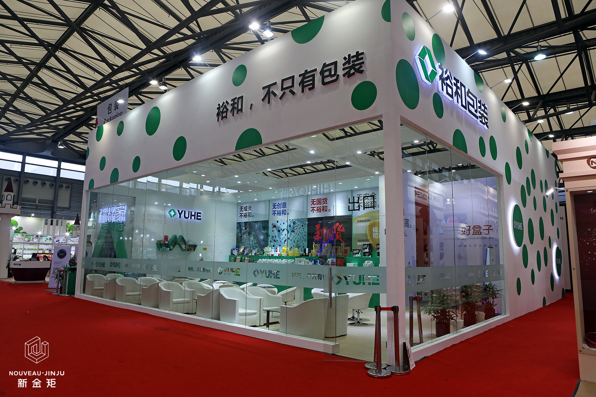 驚艷全場(chǎng)！這個(gè)展位堪稱藝術(shù)與企業(yè)的完美結(jié)合！