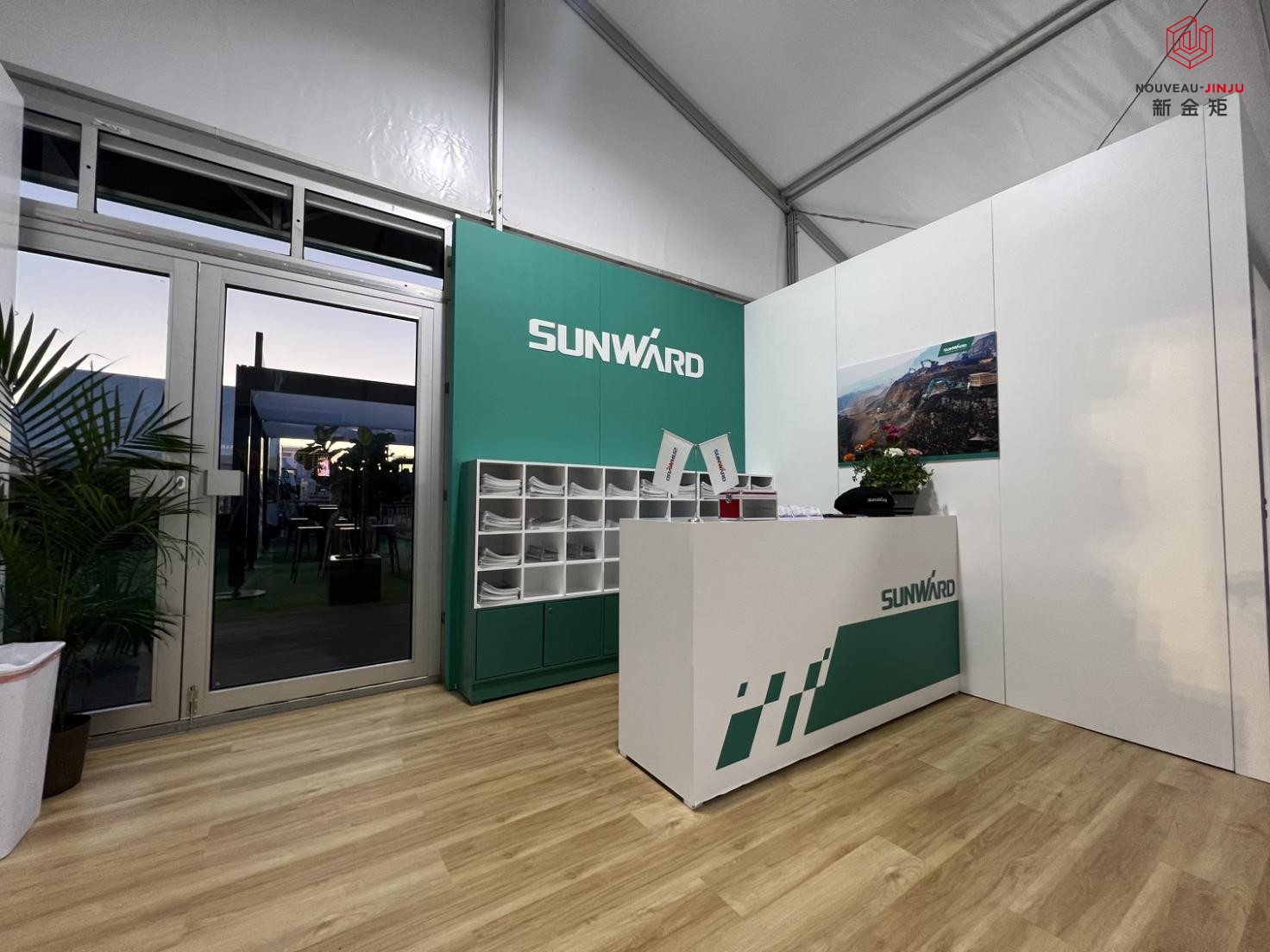 在拉斯維加斯工程機(jī)械展的震撼展臺 在拉斯維加斯工程機(jī)械展的震撼展臺